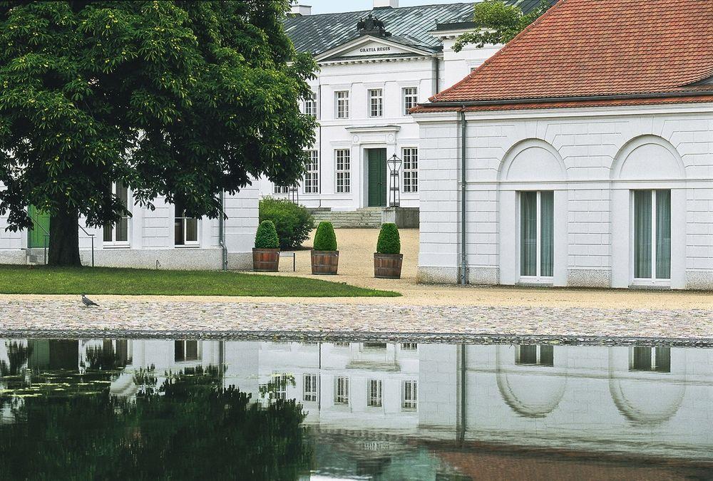 Hotel Schloss Neuhardenberg Exterior photo